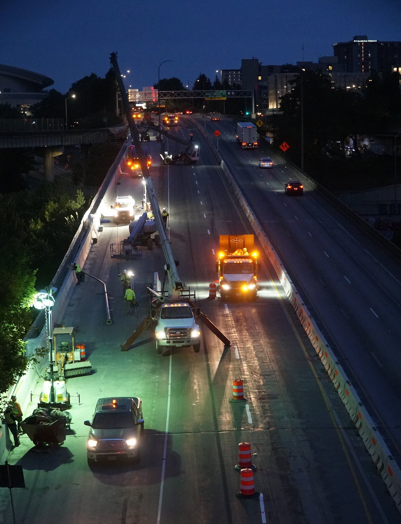 Crews staging I-5 southbound closure.