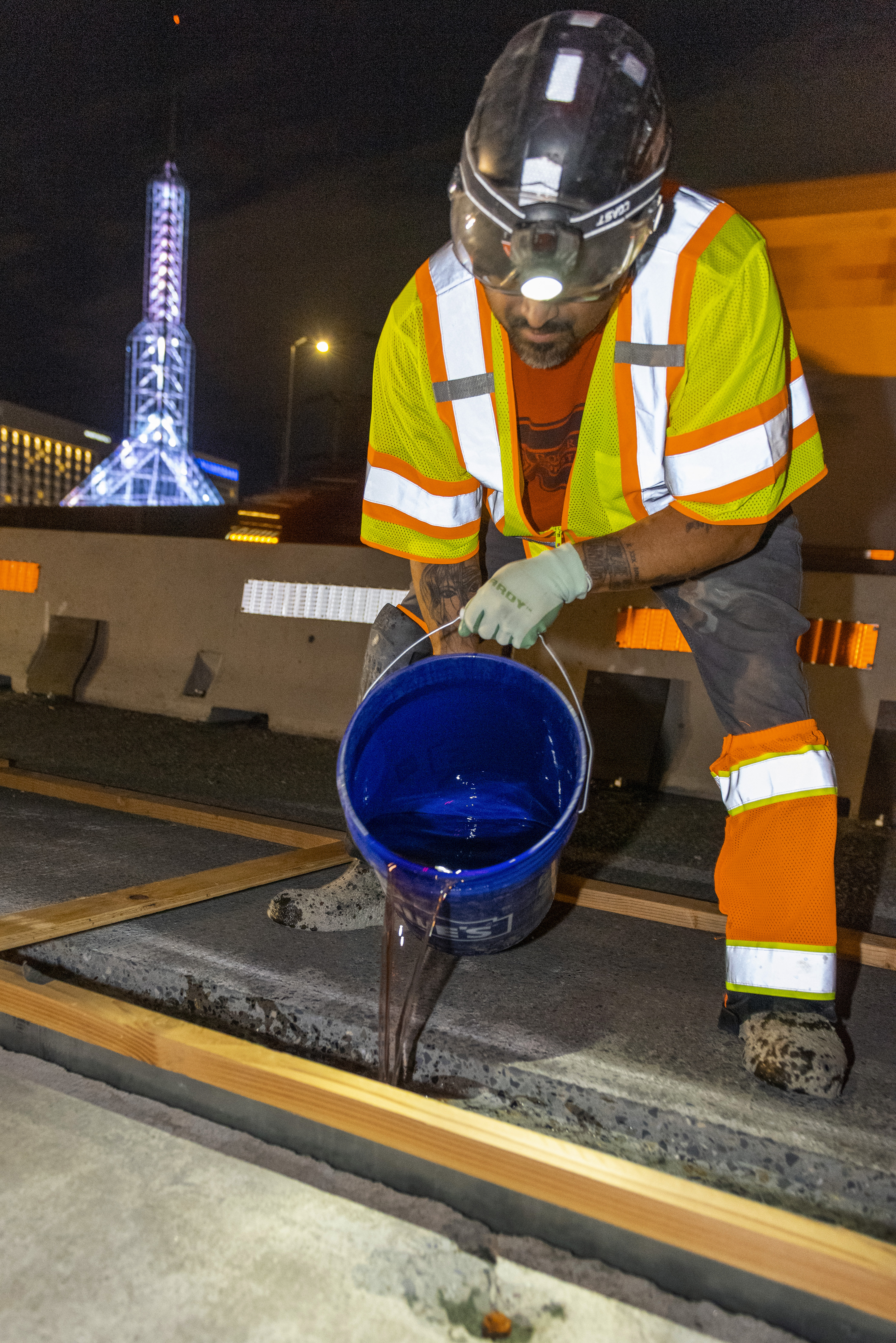 Crews repairing the longitudinal joint between northbound and southbound I-5 bridges.