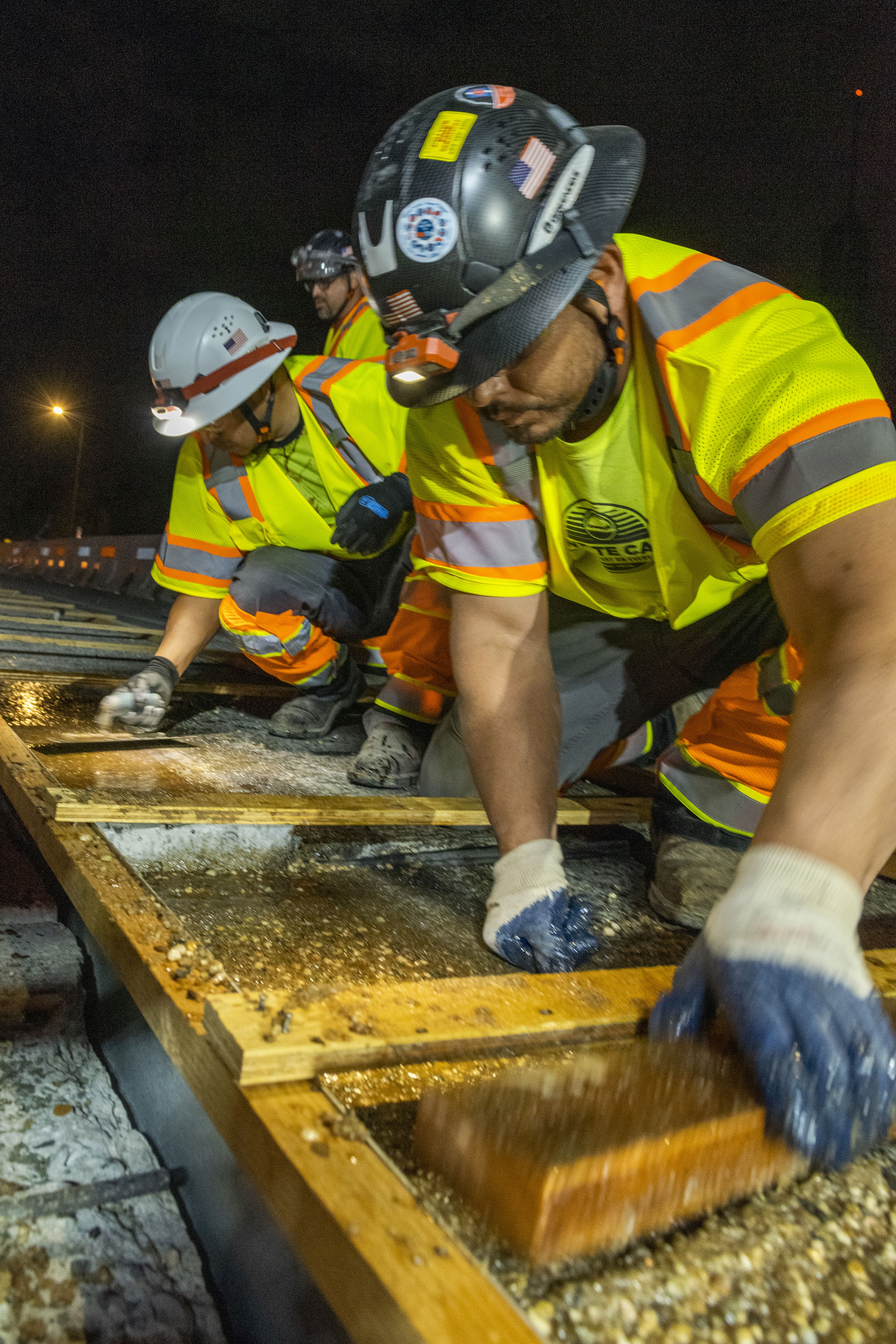 Crews repairing the longitudinal joint between northbound and southbound I-5 bridges.